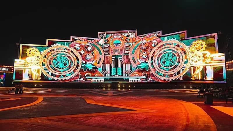 شاهد.. جدار العجائب يبهر الزوار في موسم جدة