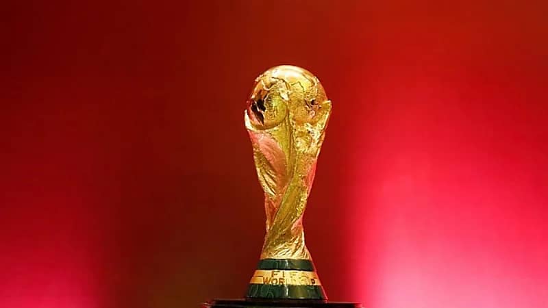 الخطوط الجوية السعودية ستتولى نقل مشجعي كأس العالم