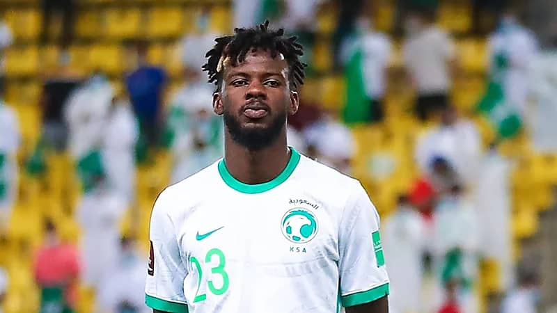 الشباب يوضح حقيقة انتقال تمبكتي للهلال 