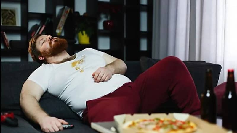 الاستلقاء مباشرةً بعد الطعام يتسبب في أمراض الجهاز الهضمي
