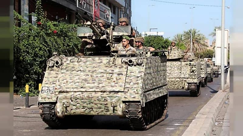 مسلح يقتحم مركزا ويصيب أحد الجنود