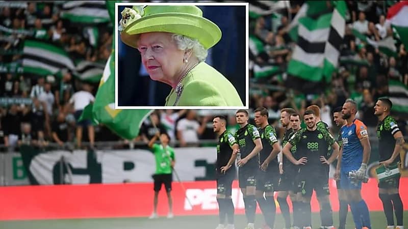 شاهد.. مشجعون يرددون أغنية مهينة خلال مباراة تزامنا مع وفاة الملكة إليزابيث