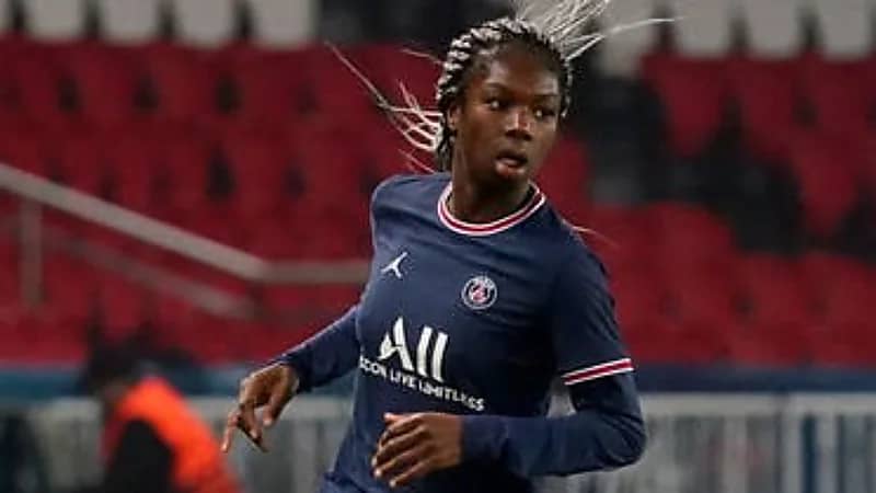 القبض على لاعبة باريس سان جيرمان مجدداً بتهمة الاعتداء على زميلتها