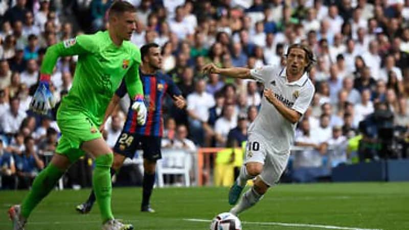 مودريتش يدخن "الشيشة" احتفالاً بفوز الريال