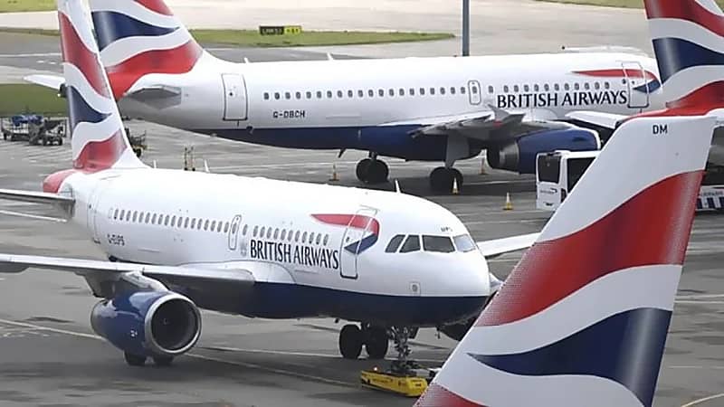 خطوط جوية تسمح لطاقمها من الرجال بوضع المكياج وطلاء الأظافر