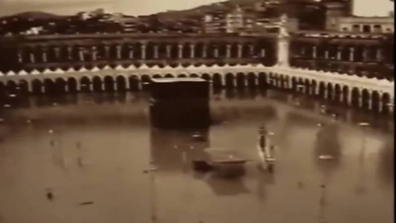 شاهد.. فيديو نادر للحرم المكي وامتلاء صحن المطاف بمياه الأمطار