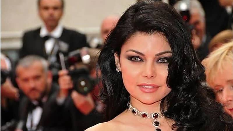 شاهد.. إطلالة مثيرة للفنانة هيفاء وهبي تبهر جمهورها 