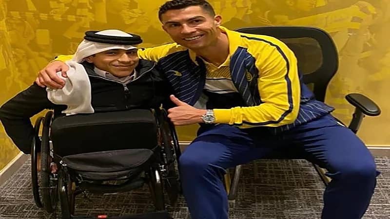 شاهد.. لقاء رونالدو وغانم المفتاح بعد مباراة النصر والطائي 