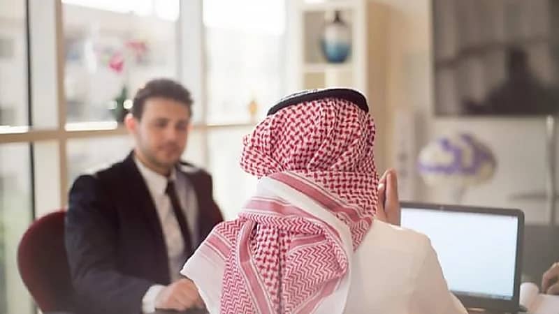 حقيقة تقليص أيام العمل وزيادة الإجازات في المملكة