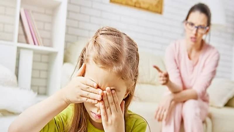 بالفيديو .. خطوة يجب على الأم فعلها عند اكتشاف كذب طفلها