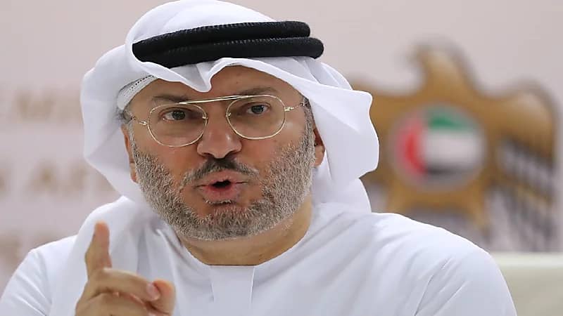 قرقاش يعلق على التفجير الذي استهدف أصفهان