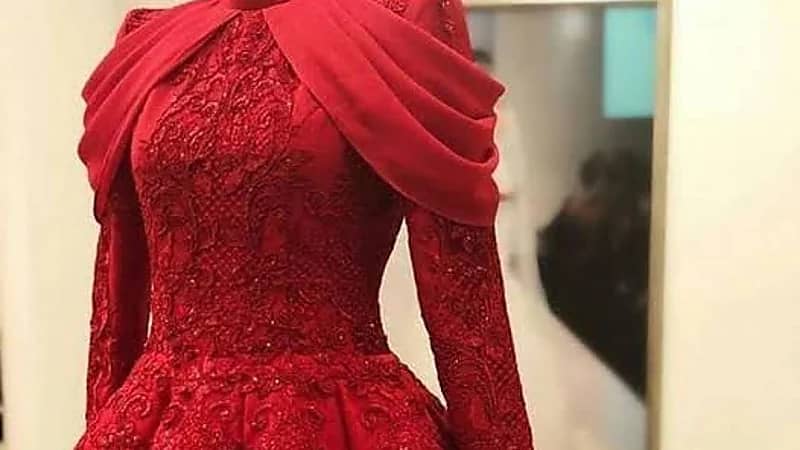 شاب يشترط على خطيبته ارتداء فستان زفاف أحمر لأن الأبيض يلبس عند الطهارة!