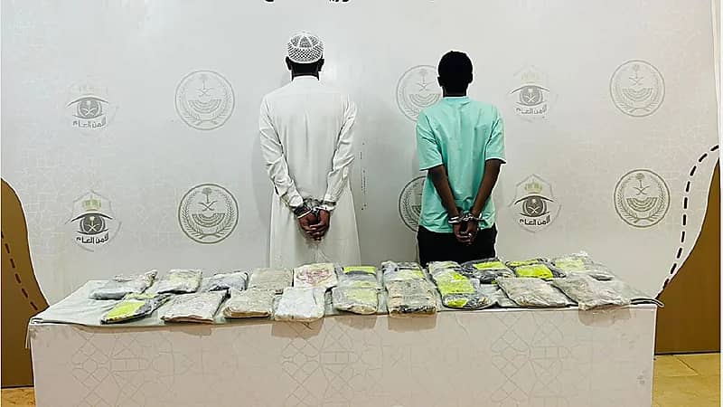القبض على مواطنين بحوزتهما 20 كيلو من الحشيش بعسير