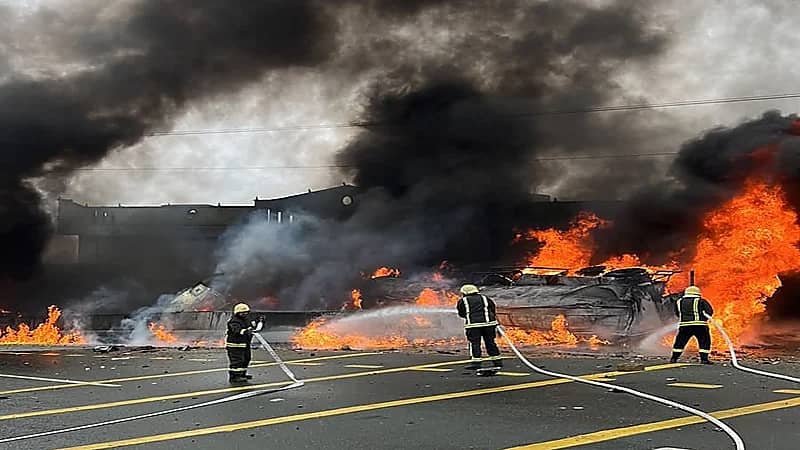 وفاة شخص إثر انقلاب ناقلة وقود في النماص