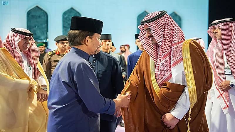 بالصور.. سلطان بروناي دار السلام يغادر جدة