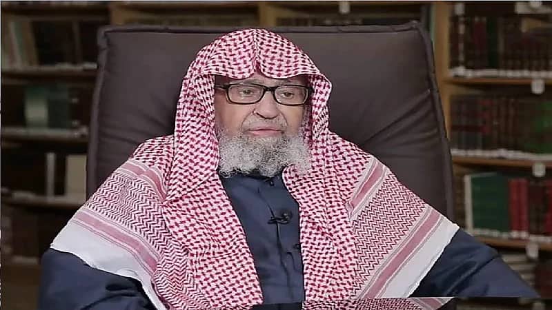 بالفيديو .. حكم تقبيل رأس المرأة الكبيرة في السن