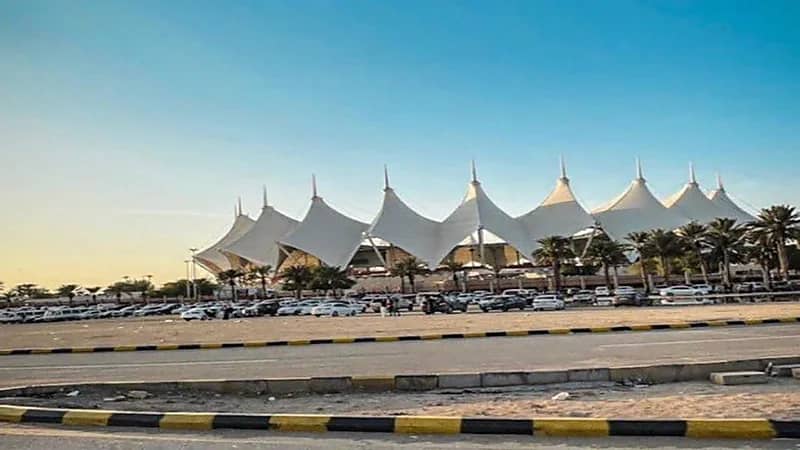 شاهد.. جماهير الهلال تبدأ الزحف نحو استاد الملك فهد منذ الصباح الباكر