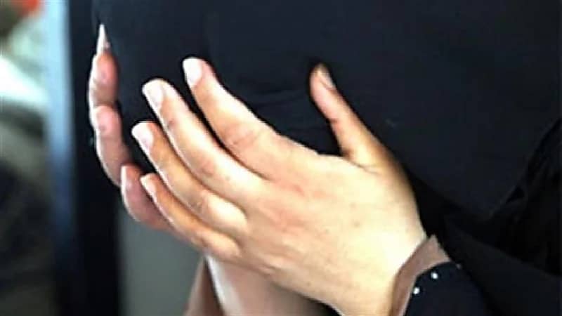 سيدة تقتل زوجها بطريقة مروعة بعد زواجه عليها 6 مرات