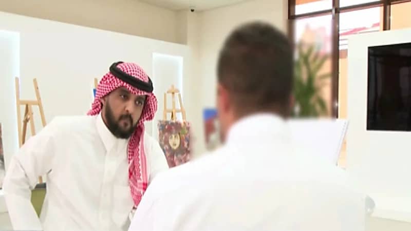 طبيب يروي قصة إدمانه المخدرات ويوجه رسالة للشباب فيديو