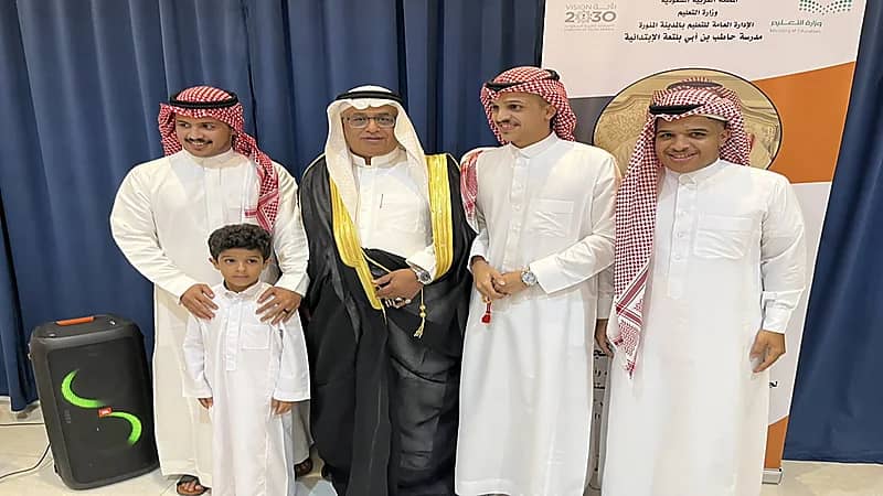 وداع مؤثر لمدير مدرسة أُحيل للتقاعد.. فيديو