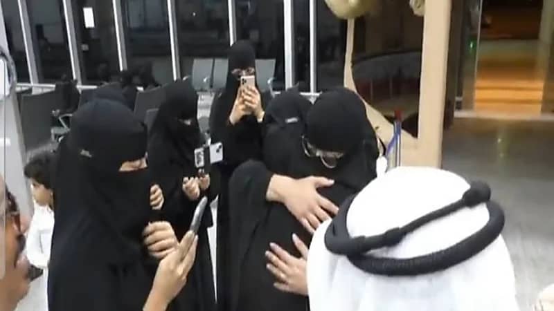 استقبال حافل في جازان لمبتعثه حازت على جائزة عالمية في السمنة ..فيديو 