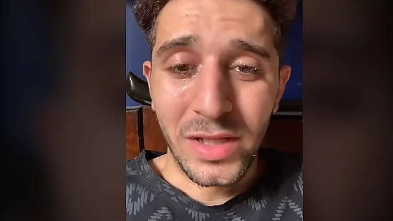 بلوقر صور احتضار والده : ندمان على نشر المقاطع - فيديو