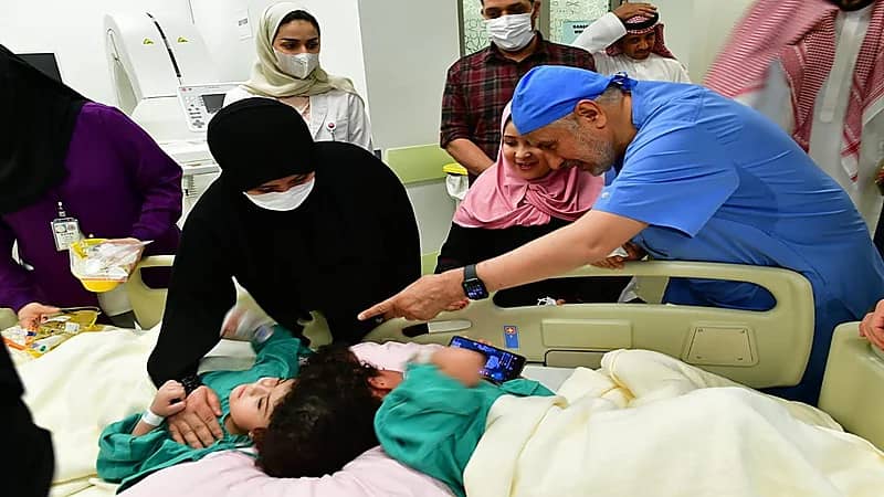 نجاح فصل توأم سيامي مصري إنفاذا لتوجيهات القيادة