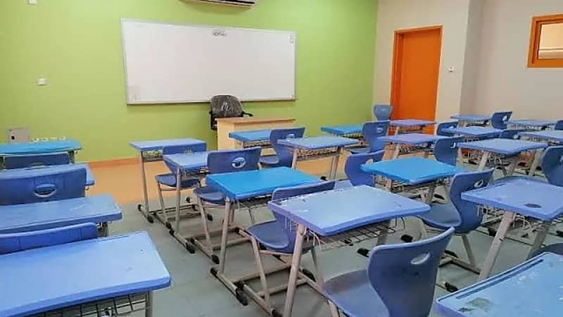 طالبة من الزمن الجميل راسبة بكل المواد تحقق الدرجة الكاملة في السلوك