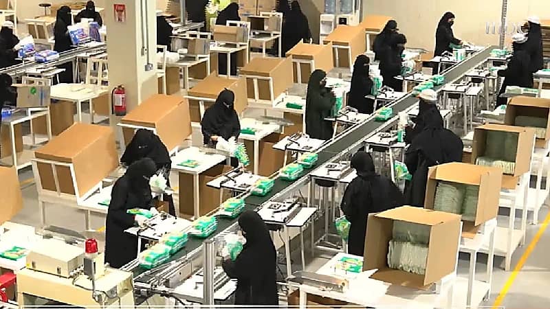 قصة سعوديات من ذوي الهمم يعملن في القلب النَّابض لمصنع بالرياض .. فيديو