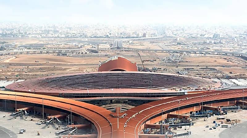 إنقاذ حياة حاجة توقف قلبها بمطار الملك عبد العزيز