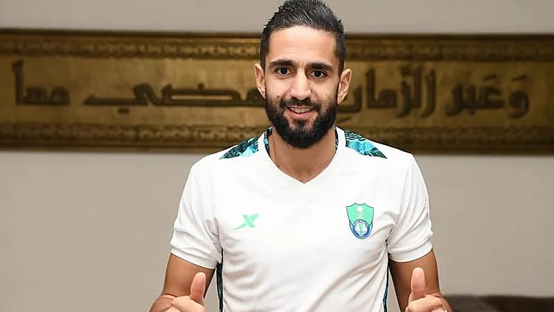 رياض بودبوز يغضب جمهور الأهلي باستعراض مهاراته في الدراجة الهوائية -فيديو