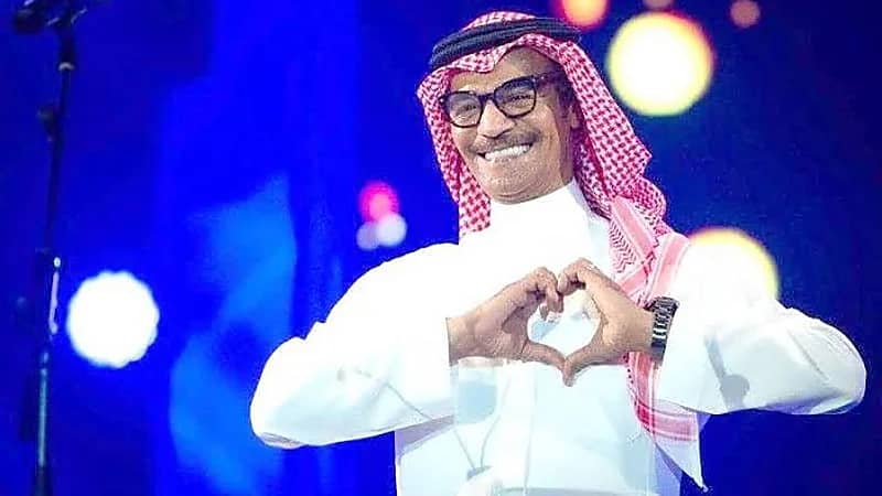 رابح صقر ممازحا أبناءه: الكابتن مدلعكم مشغلكم أبوكم  ..  فيديو