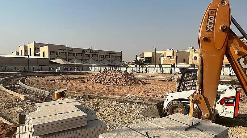 استكمال الأعمال داخل مشروع حديقة حي الحمراء إحدي الواجهات الترفيهية بالرياض