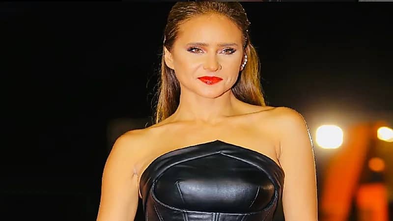 نيللي كريم تتعلم رقصة جديدة..فيديو