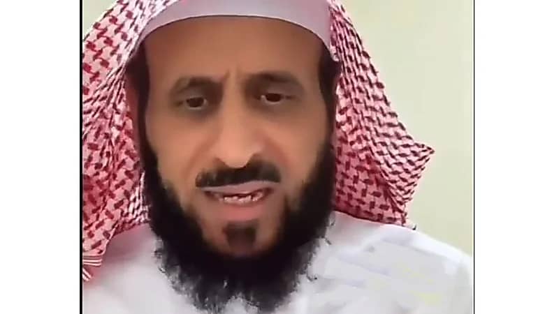 شيخ عبر التيك توك : الشياطين تستقر داخل الدمى التي تنام عند رأس الطفل .. فيديو