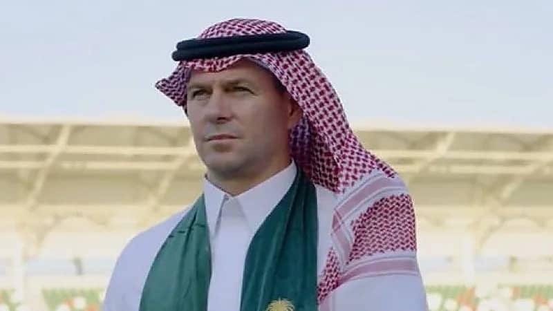 مدرب الاتفاق بالزي الوطني .. صورة