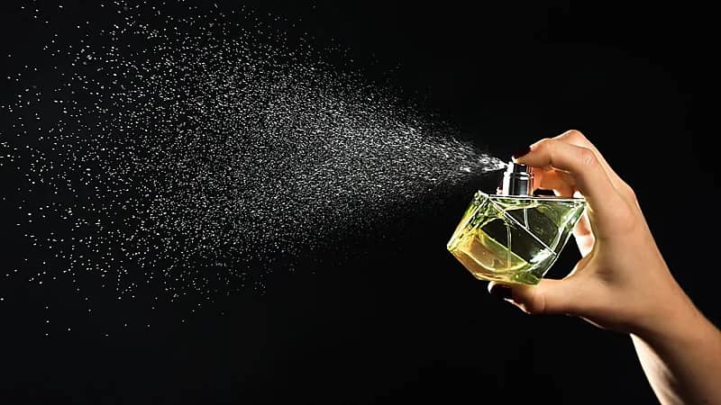 الهند تخطط لمنع المضيفات من استخدام العطور