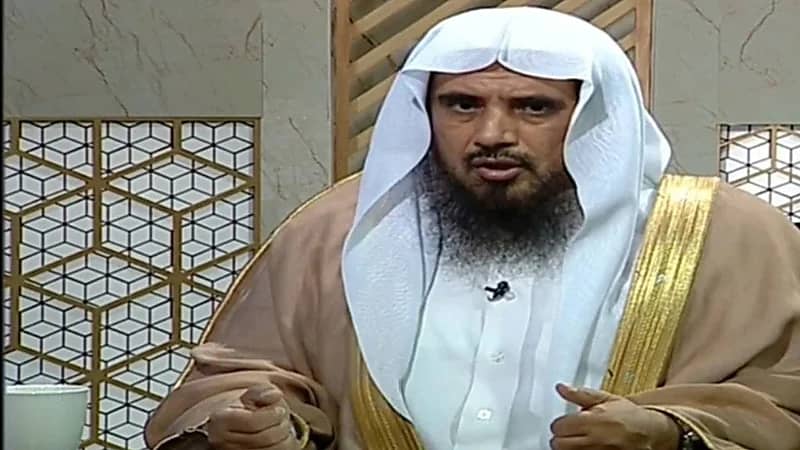 هل يجوز للمرأة أن تؤذن للصلاة في المنزل.. الخثلان يجيب.. فيديو