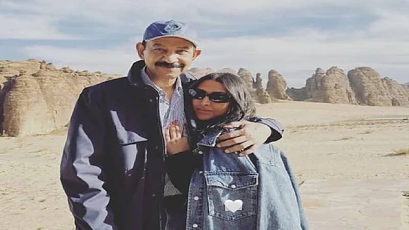 عبادي الجوهر يستمتع مع ابنته سارة بأجواء العلا