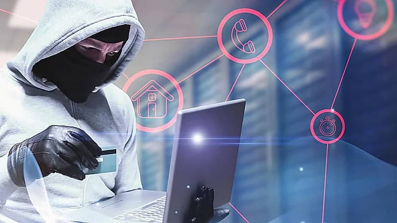 يوتيوبر مصري يبتز موظفة بمقاطع مخلة