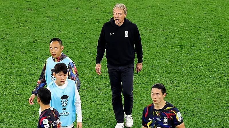 سخرية مشجع أردني من مدرب كوريا الجنوبية .. فيديو