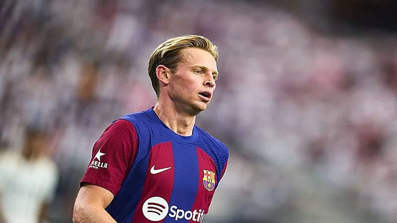 لاعب برشلونة ينفعل على الصحافة .. فيديو