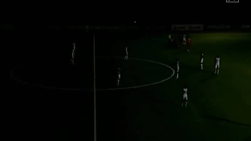 لحظة توقف الإنارة في ملعب مباراة الأخضر وطاجيكستان .. فيديو