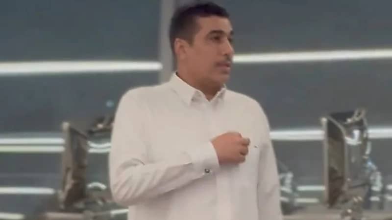 انفعال حاتم خيمي بعد ضياع ركلة جزاء الوحدة .. فيديو