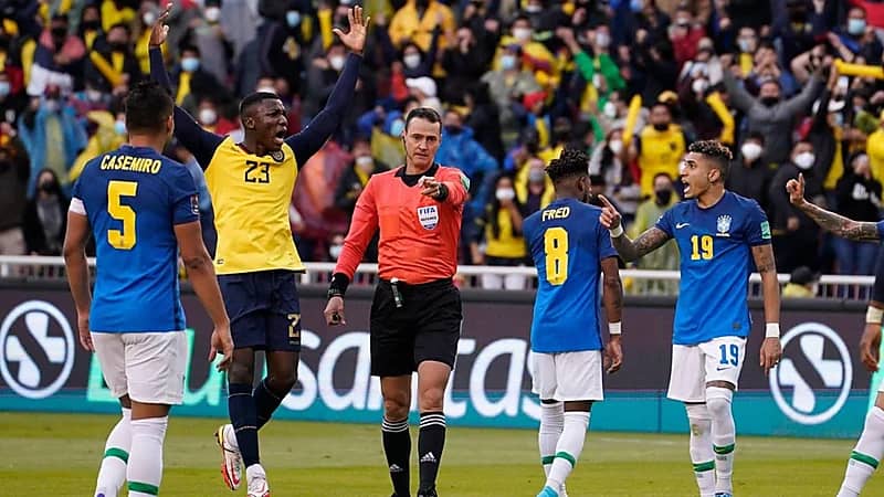 حكم كولومبي لمباراة الهلال والأهلي