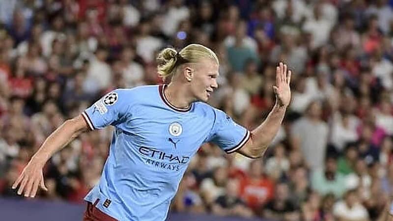 مهاجم مانشستر مهدد بعقوبة "المخاطرة بحياة البشر"