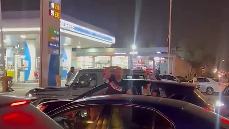 مقيمون سوريون يحتفلون بسقوط نظام بشار بحي السليمانية... فيديو