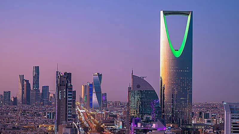 المملكة تتخطى أزمة الشيخوخة بزيادة المواليد وفرص الاستثمار .. فيديو