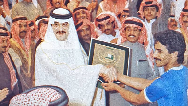 صورة من الذاكرة لتتويج الهلال بطلًا للدوري في 3 يناير 1986  ..  فيديو