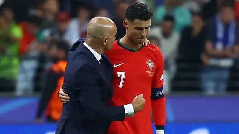 مدرب البرتغال يعلق على موعد اعتزال رونالدو